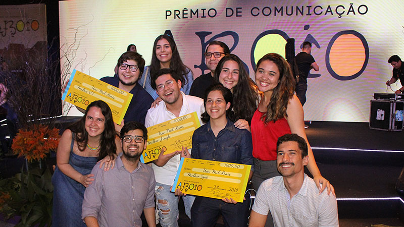 Alunos do curso de Publicidade e Propaganda da Universidade de Fortaleza foram vencedores em três categorias que compõem o Prêmio Aboio de Comunicação. Foto: Raquel Galiza.