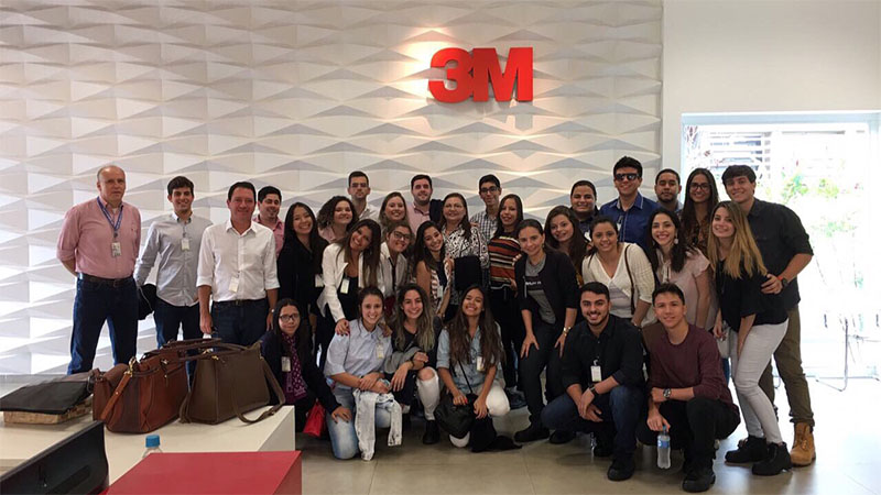 Em outubro de 2017, os alunos de Administração da Unifor visitaram a empresa 3M Brasil, grupo econômico multinacional americano que possui um portfólio com mais de 55.000 produtos (Foto: Divulgação)