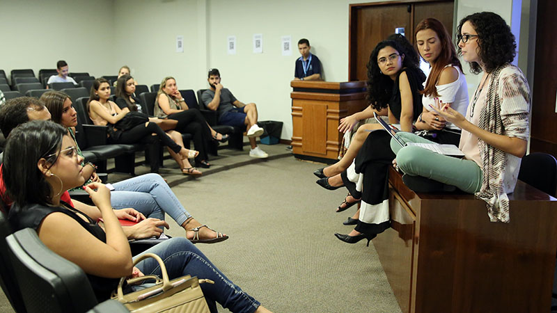 O grupo visa debater teorias clássicas e contemporâneas sobre gênero, contemplando discussões sobre violência contra a mulher, cidadania e políticas públicas. (Foto: Ares Soares/Unifor)