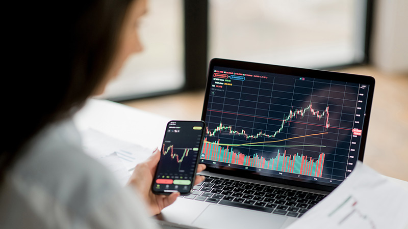 Entre os principais índices de renda variável, foram observadas quedas de 9,34% e 8,83% no S&P500 e Dow Jones, respectivamente (Foto: Getty Images)