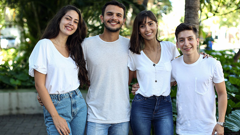 Larissa Cajado, Levir Colares, Bruna Ferreira e Renan Dantas são alunos do 4º semestre de Arquitetura e Urbanismo da Unifor (Foto: Ares Soares).