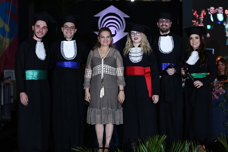 Os vencedores contemplados com a oportunidade de estudo gratuito foram: Elias Régis Candea Florêncio, Larissa Querem Tavares, Luan Matias, Artur Gomes Barreto e  Yarlla Guerra Saldanha. (Foto: Ares Soares)