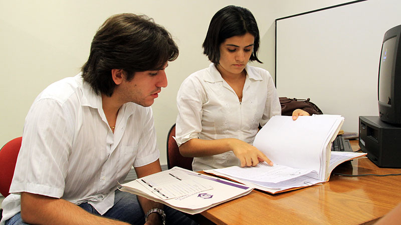 A iniciação científica e grupos de pesquisa são relevantes complementos para a formação acadêmica (Foto: Davi Maia)