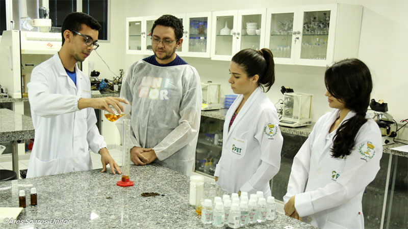 Visitantes poderão conhecer os diversos equipamentos e laboratórios que a Unifor oferece para a prática profissional do farmacêutico (Foto: Ares Soares)
