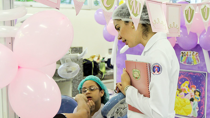 A Clínica Odontológica capacita o aluno nas suas diversas atividades, teóricas, práticas clínicas e laboratoriais, educativas e motivacionais (Foto: Ares Soares)