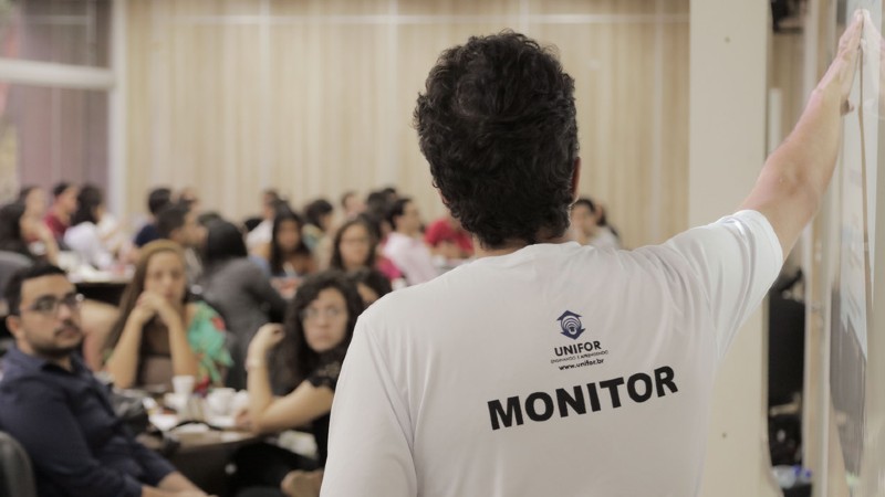 Programa de Monitoria Acadêmica da Unifor enriquece a experiência dos estudantes. Registro fotográfico realizado antes da pandemia (Foto: Everton Lacerda)