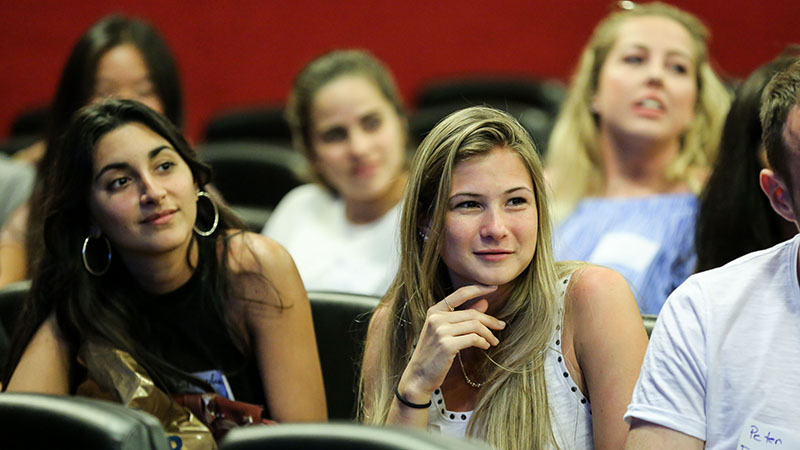 O evento acontece às 15h, no auditório A4, e consiste na apresentação da Universidade e dos programas acadêmicos da instituição para os 13 alunos intercambistas naturais de seis países diferentes. Foto: Ares Soares.