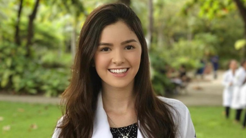 Laura Pinto, estudante de Medicina da Universidade de Fortaleza, usa seu perfil no Instagram para divulgar informações sobre a formação profissional (Foto: Arquivo pessoal)