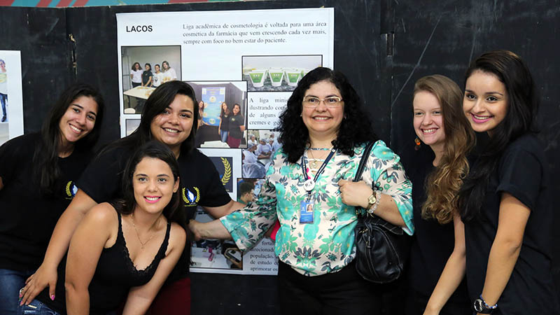 A Liga Acadêmica de Cosmetologia (LACOS) promove a produção científica acadêmica com vistas à saúde