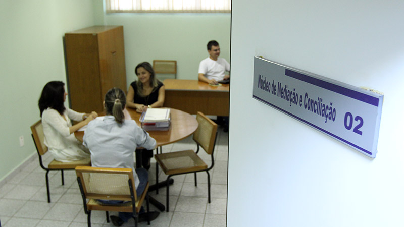 O Escritório de Prática Jurídica da Unifor também auxilia na resolução de conflitos extrajudiciais através do Núcleo de Mediação e Conciliação (Foto: Ares Soares)