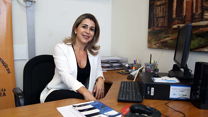 Professora Mônica Luz, coordenadora do Núcleo de Práticas em Comércio Exterior, foi eleita segunda-secretária do CT COMEX & IE  (Foto: Ares Soares)