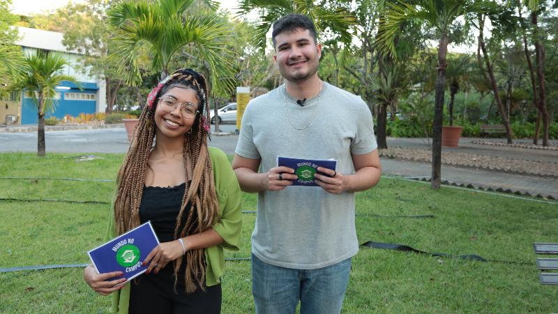 Dhara Amorim e Ravel Araújo, estudantes de Jornalismo da Unifor, apresentam o Mundo no Campus nesta quarta-feira, 16, às 19h (Foto: Ermesson Ferreira)