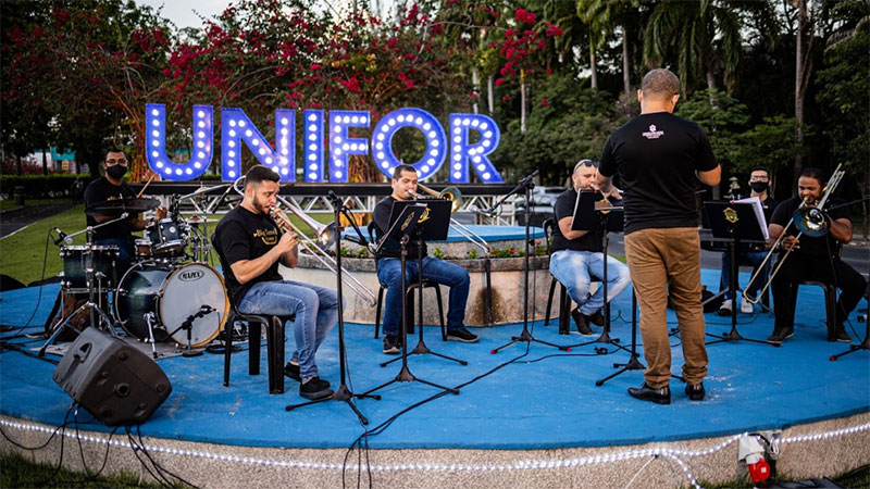 A Big Band Unifor abriu a ação que começou a ser realizada em fevereiro (Foto: Lucas Plutarcho)
