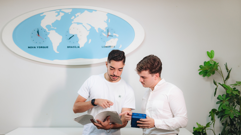 Sob a orientação de professores e a mentoria de profissionais da área, os alunos do núcleo elaboram projetos de exportação e importação (Foto: Ares Soares)