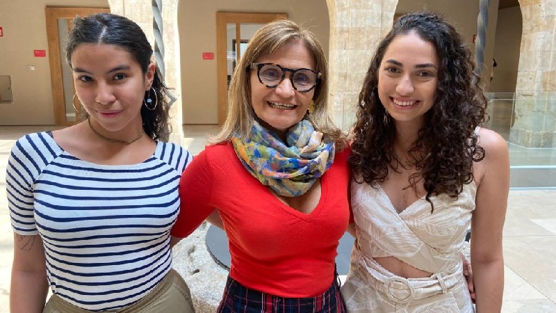 Dâmaris Damasceno, Adriana Helena e Yvna Leorne em Salamanca, Espanha (Foto: Arquivo Pessoal)