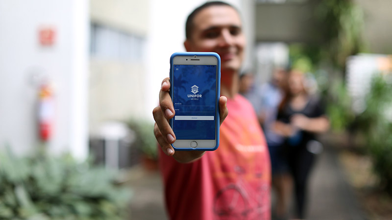 O aplicativo Unifor Mobile, tanto para iOS e Android, deve estar atualizado (Foto: Ares Soares)