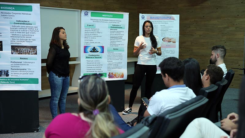 A semana conta com apresentação dos resultados de trabalhos desenvolvidos pelos alunos (Foto: Ares Soares)