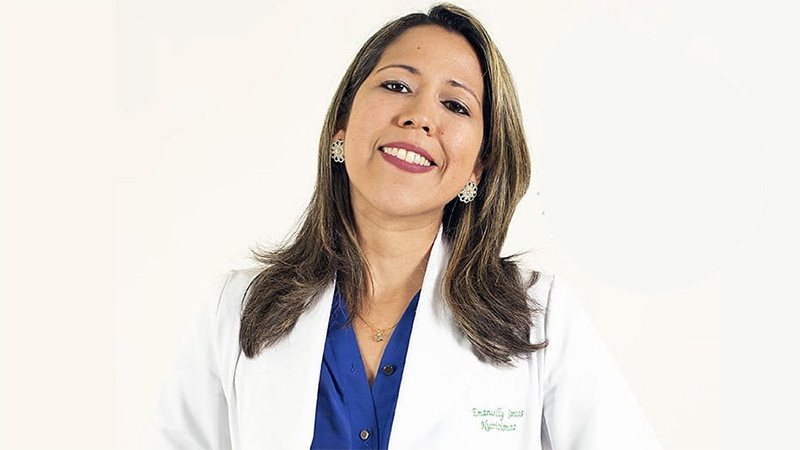 Emanuelly Barbosa Santos é nutricionista formada pela Uece (2012), pós-graduada em Nutrição Clínica Esportiva e em Fitoterapia Funcional (Foto: Divulgação)