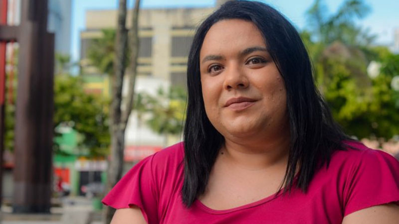 Escritora trans Helena Vieira é uma das palestrantes da Semana de Psicologia da Unifor. (Foto: reprodução Facebook)