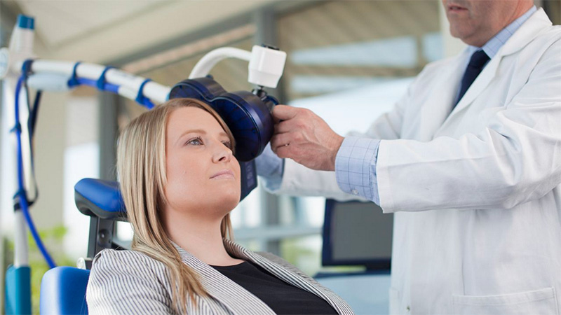 Estimulação magnética transcraniana para tratamento de doenças do cérebro