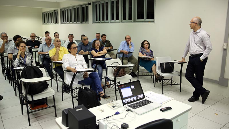 Programa de Desenvolvimento Profissional em Educação da Unifor (PDPE) visa constante aperfeiçoamento dos professores (Foto: Ares Soares)