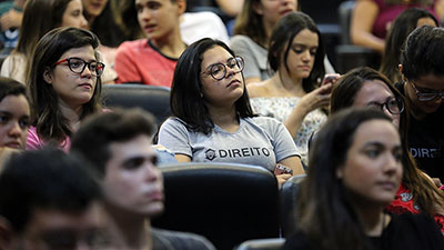 Os alunos do curso de Direito da Unifor poderão participar de cursos gratuitos na primeira semana de julho (Foto: Ares Soares)