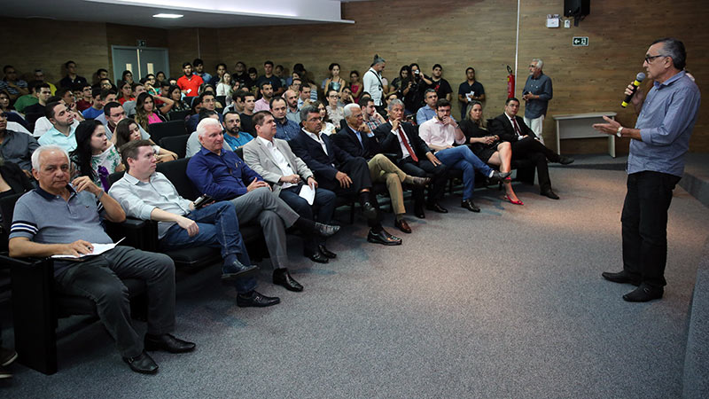 Professor Chico Alberto, coordenador de Ciências Econômicas, em evento realizado pelo curso (Foto: Ares Soares)