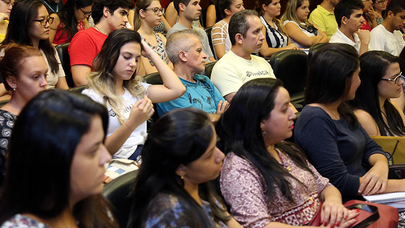 Objetivo é reunir estudantes e profissionais farmacêuticos interessados em atualizar-se sobre temas relevantes da profissão (Foto: Ares Soares)