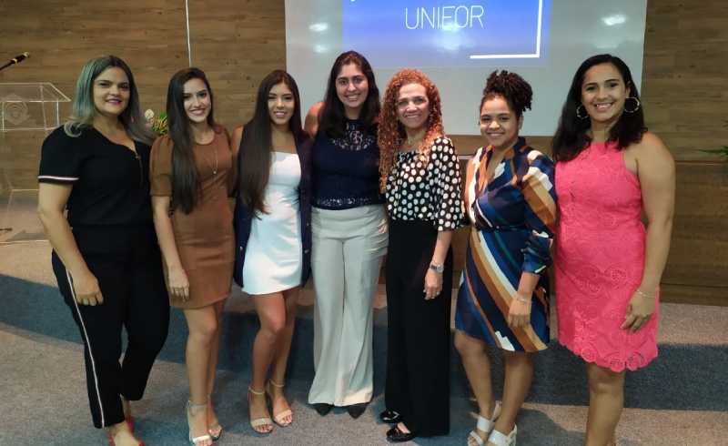 Alunas responsáveis pelo projeto com as professoras Milena Auip e Cristiane Buhamra. (Foto: divulgação)