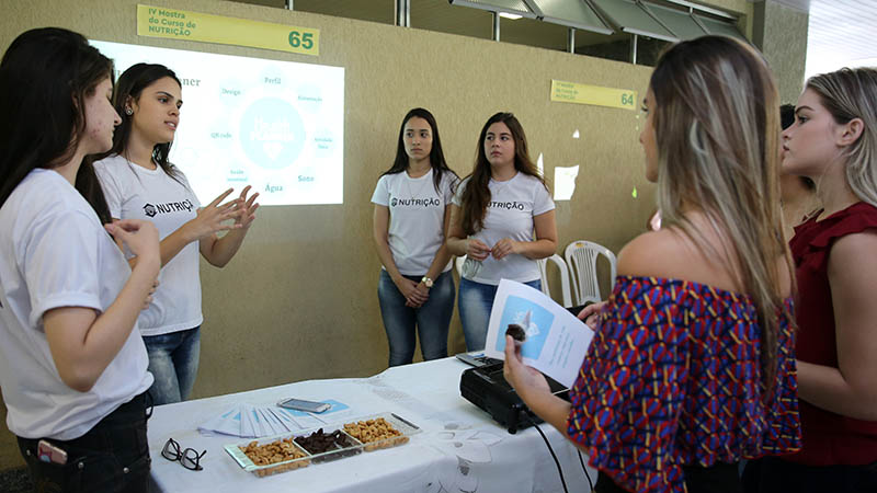 Na Mostra do Curso de Nutrição serão expostos banners com trabalhos realizados em diversas disciplinas (Foto: Ares Soares/Unifor)