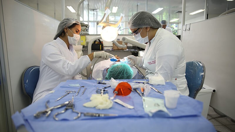 Os estudantes de cursos de ensino superior da área de Saúde podem retomar as atividades práticas no Ceará (Fotos: Ares Soares)