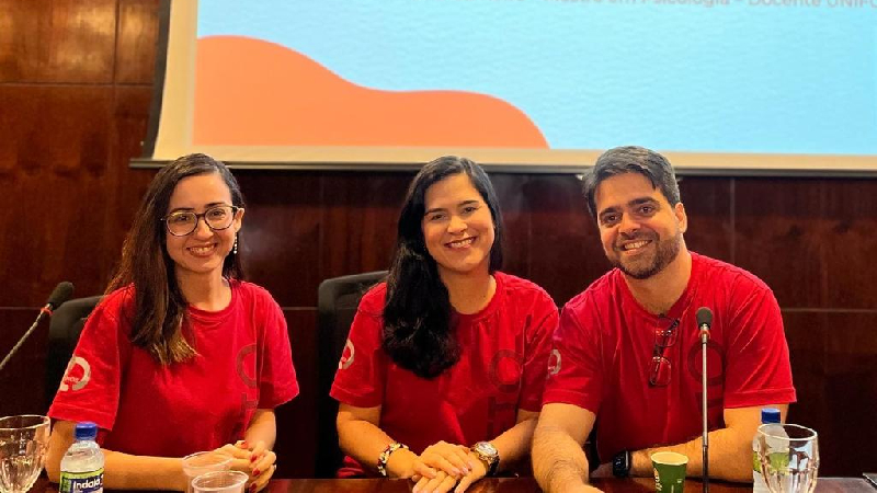 Os docentes Juliana Lima, Karla Carneiro e Lucas Bloc realizaram a pesquisa com 274 estudantes de graduação e pós-graduação da Universidade de Fortaleza (Foto: Arquivo pessoal)