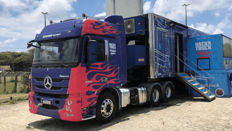 As atividades incluem aulas práticas sobre programação mobile iOS, serviços cognitivos e em nuvem, e Internet das Coisas (IoT) (Foto: Ares Soares)