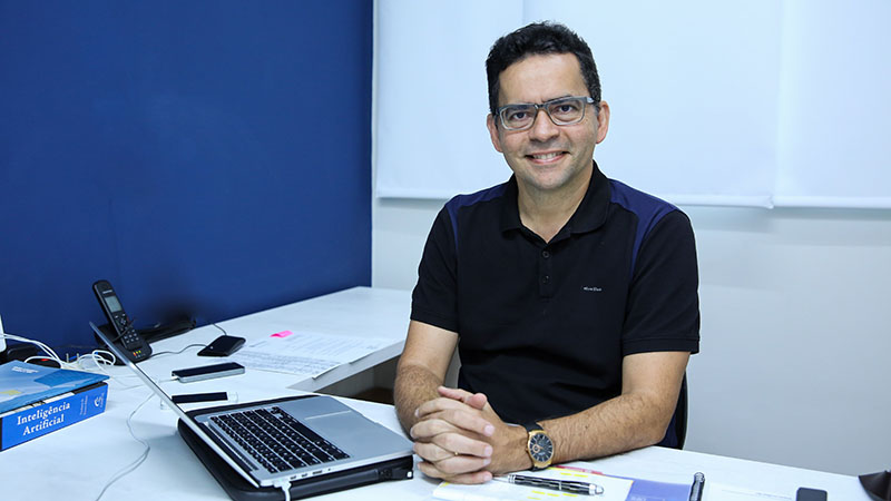 Professor Vasco Furtado é diretor de Pesquisa, Desenvolvimento e Inovação da Universidade de Fortaleza. (Foto: Ares Soares)