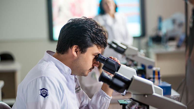 O Programa de Iniciação Científica e Tecnológica (ICT) da Unifor tem por objetivo promover o desenvolvimento da pesquisa na Universidade com os alunos de graduação  (Foto: Saulo Galdino)