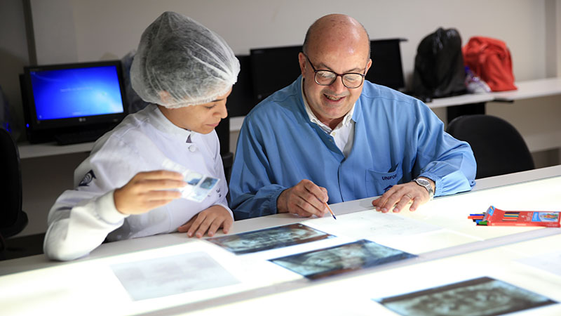 Podem participar os professores doutores que possuem vínculo com a Unifor e comprovarem produção acadêmica de alto impacto científico (Foto: Natinho Rodrigues)