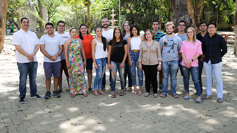 Os alunos participantes do projeto demonstram a satisfação em realizar os projetos sociais. Foto: Ares Soares.