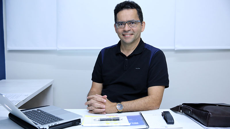 Professor Vasco Furtado, chefe da Diretoria de Pesquisa e Inovação da Universidade de Fortaleza (Foto: Ares Soares)