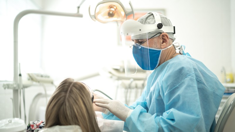 A Odontologia conta com diversas possibilidades de atuação, como Endodontia, Periodontia e Harmonização Orofacial (Foto: Getty Images) 