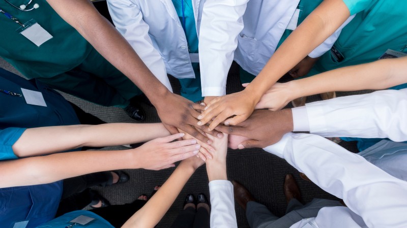 A formação capacita profissionais a trabalhar de forma transdisciplinar e interdisciplinar (Foto: Getty Images)