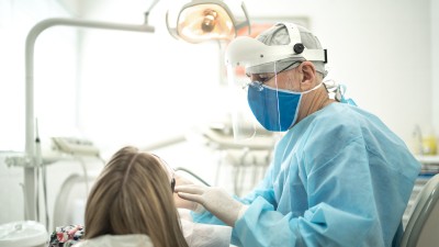 A Odontologia conta com diversas possibilidades de atuação, como Endodontia, Periodontia e Harmonização Orofacial (Foto: Getty Images)