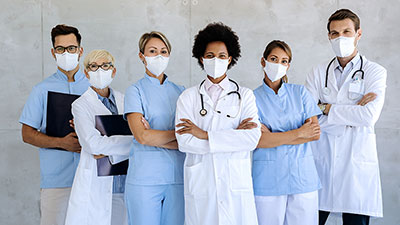 Podem participar da seleção profissionais graduados em diversas áreas da saúde, como Medicina, Enfermagem, Fisioterapia, Farmácia, Fonoaudiologia, Educação Física, Nutrição, Odontologia, Psicologia, entre outras (Foto: Getty Images)