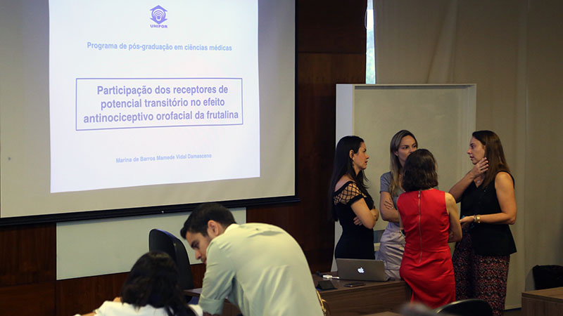A primeira dissertação do Mestrado em Ciências Médicas foi defendida em 2016 pela aluna Marina Mamede (Foto: Ares Soares/Unifor)