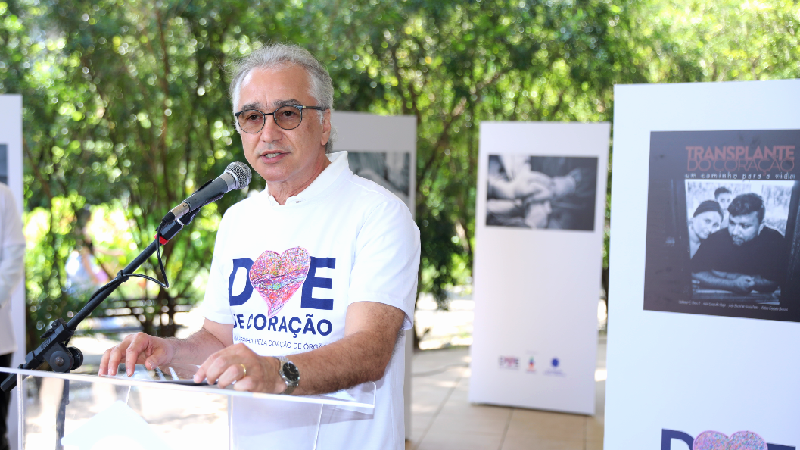 Valdester esteve na Unifor para a abertura da exposição que apresenta as fotografias do seu livro “Transplante do Coração: Um Caminho para a Vida” (Foto: Guilherme Daniel)