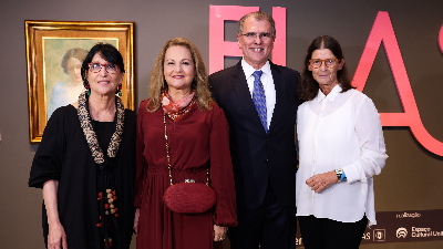 Denise Mattar, Lenise Queiroz Rocha, professor Randal Pompeu e Tarsilinha do Amaral, na abertura da exposição, no Espaço Cultural Unifor (Foto: Ares Soares)